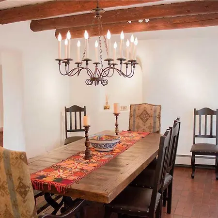Historic Garden Retreat Four-bedroom Holiday home