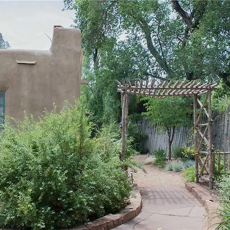 Historic Garden Retreat Four-bedroom Holiday home